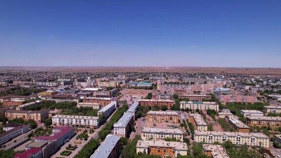 无人机拍摄的巴尔喀什小镇