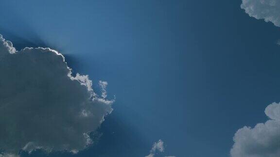 美丽的蓝天阳光和云彩蓝天背景下的云阳光明媚的cloudscape间隔拍摄