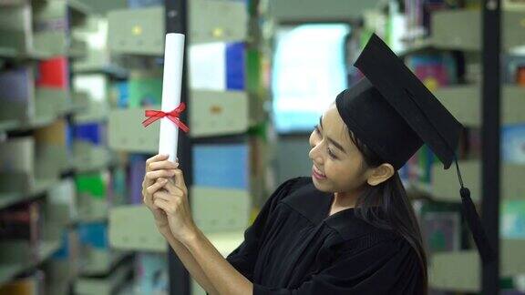 亚洲成功大学生的毕业女性