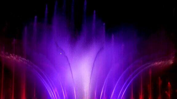 晚上的彩色喷泉灯光、色彩、音乐之夜舞蹈喷泉表演
