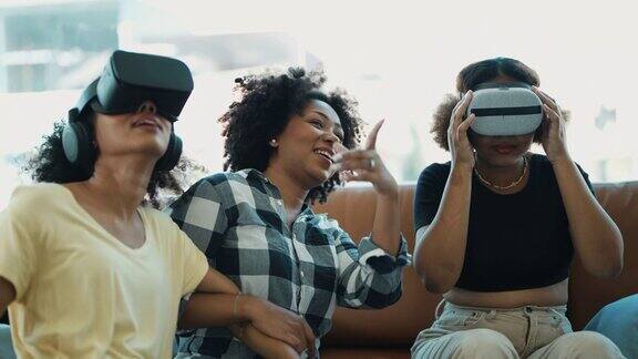 非洲女性朋友享受VR虚拟现实