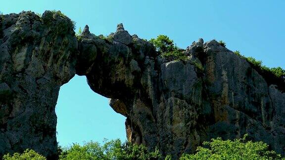 波斯尼亚和黑塞哥维那山区的自然现象石桥