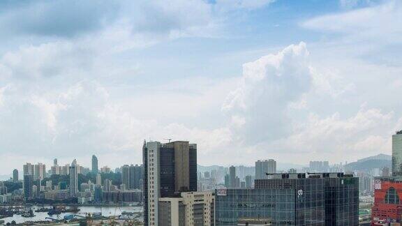 时间流逝俯瞰香港现代摩天大楼的天空白云港口