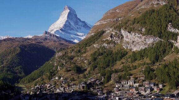 瑞士采尔马特山谷和马特洪峰的鸟瞰图
