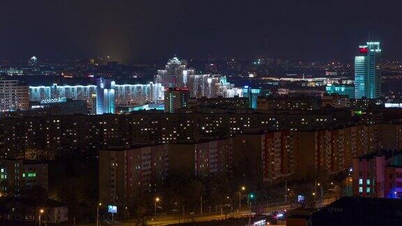 夜晚照亮明斯克城市景观屋顶全景4k时间推移白俄罗斯