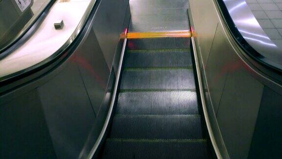 台北地铁东门站的自动扶梯高清
