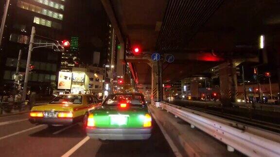 东京夜间城市驾驶