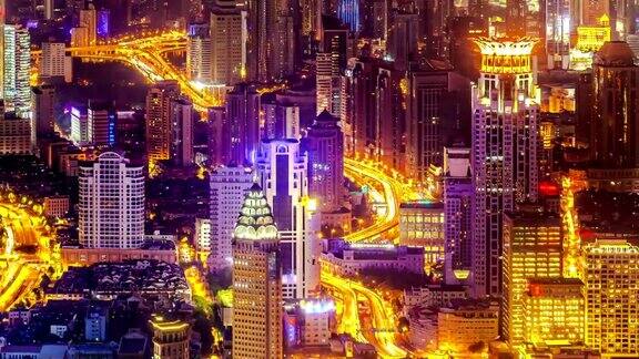 中国上海摩天大楼的空中夜景(平移延时)
