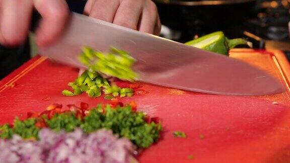 厨师切蔬菜