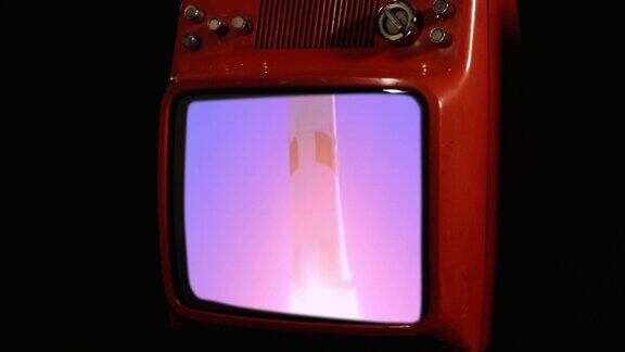 阿波罗11号土星五号火箭在红色复古电视上发射公共领域这段视频由美国宇航局提供