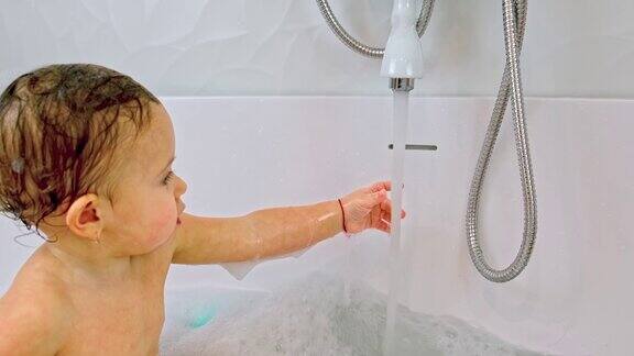 孩子洗澡有选择性的重点孩子