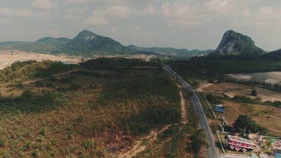 天线:泰国春武里的乡村公路
