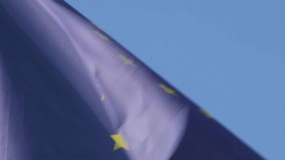真正的欧洲国旗在阳光明媚的日子随风飘扬