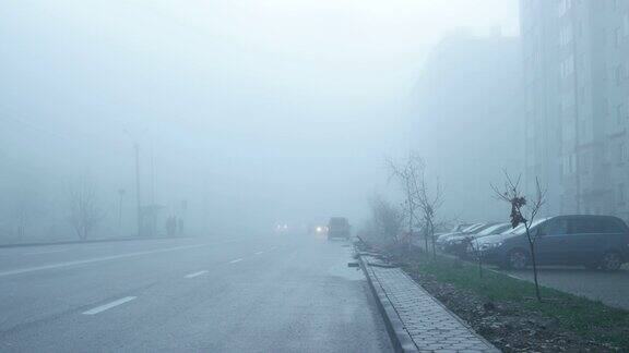 这个城市早晨大雾弥漫