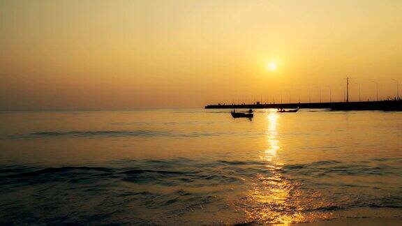 美丽的海边日落