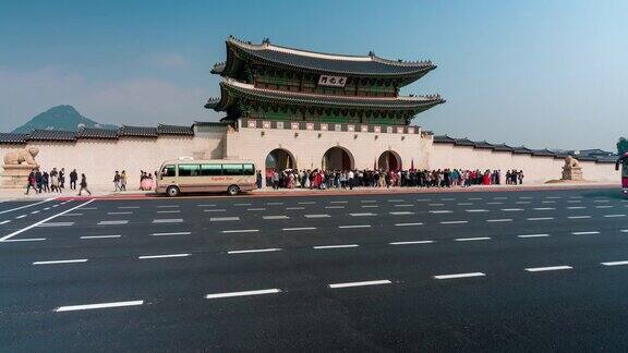 韩国首尔蓝天白云的景福宫