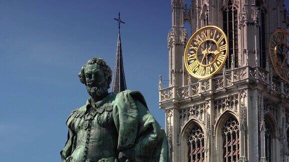 比利时安特卫普:圣母大教堂和彼得·保罗·鲁本斯雕像