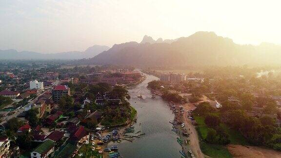 老挝万荣村的一条河景观航拍
