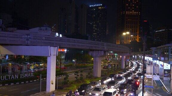 夜间照明吉隆坡市中心交通街道十字路桥全景4k马来西亚