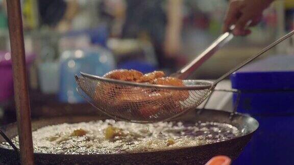 亚洲国家的街头小吃:炸鸡