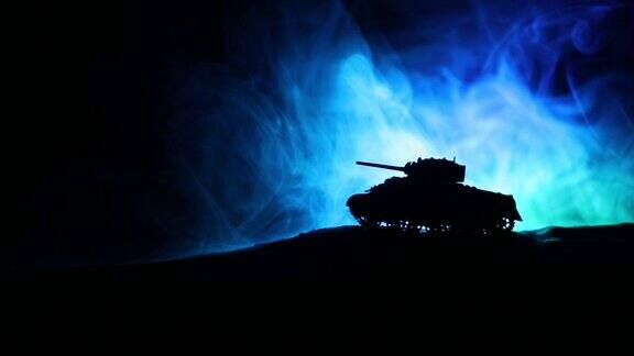 战争军事剪影战斗场景的战争雾天空的背景装甲车辆的剪影下阴天在晚上攻击的场景坦克的战斗艺术品装饰