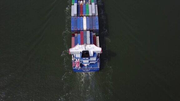 荷兰鹿特丹港运输集装箱的货船航拍