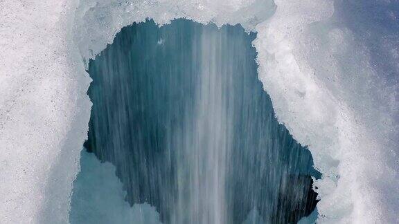冰洞瀑布水