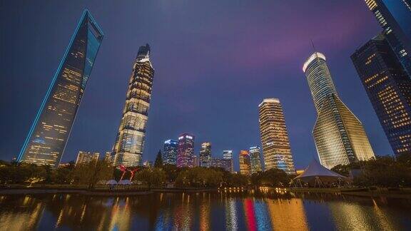 位于中国上海陆家嘴金融中心的超模糊公园