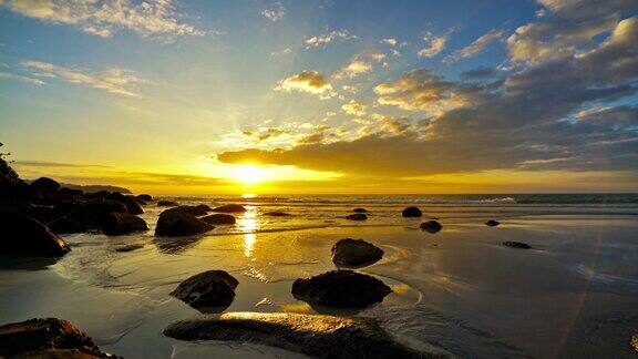 日落海滩石头风景