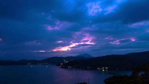 4K延时:日月潭日落时美丽的云景台湾
