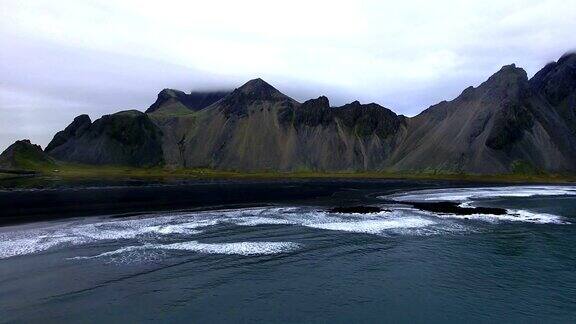冰岛海岸线的鸟瞰图