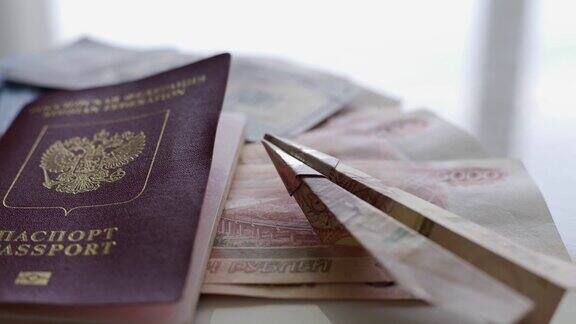 准备旅行概念钱护照飞机特写