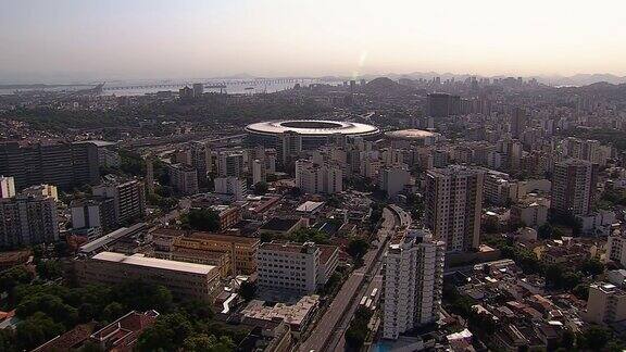 从城市上空飞向市中心就是里约热内卢