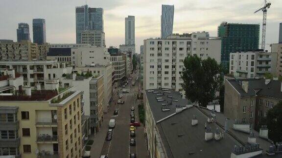 华沙中心鸟瞰图从上面看住宅和摩天大楼
