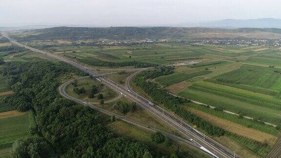 从高速公路看城市