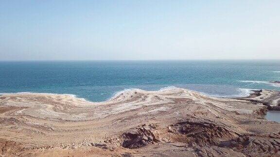 以色列死海咸岸的4K镜头鸟瞰图
