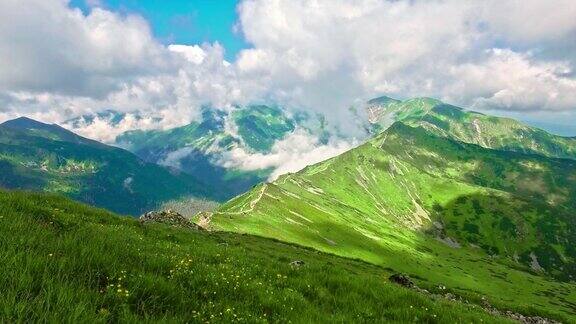 夏天从kasproywierch山顶俯瞰山谷