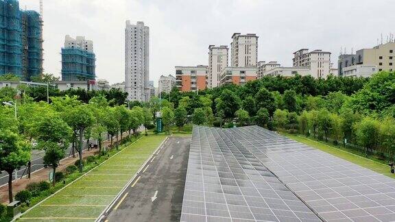 停车场屋顶使用太阳能电池板