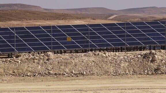 在以色列内盖夫沙漠的太阳能发电厂的光电