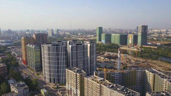 俄罗斯日落时分莫斯科市内现代公寓楼建筑群航拍全景4k