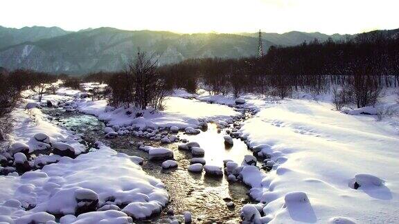 日本白波村松川溪和雪景