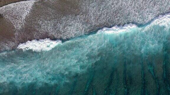 海洋中的巨浪