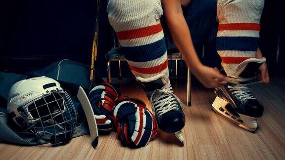 职业冰球运动员系鞋带
