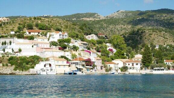 希腊爱奥尼亚凯法利尼亚岛阿索斯岛西海岸的色彩村