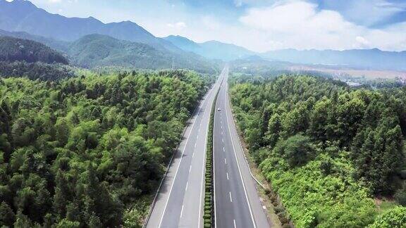 通过国家高速公路