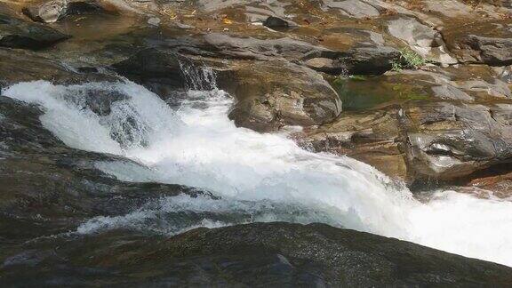 瓦奇拉坦瀑布的水流泰国清迈Provincne