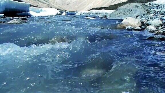喜马拉雅冰川融化和河流