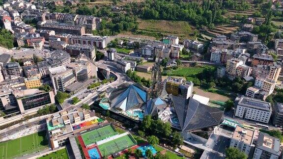 安道尔首都安道尔的鸟瞰图位于法国和西班牙之间的比利牛斯山脉