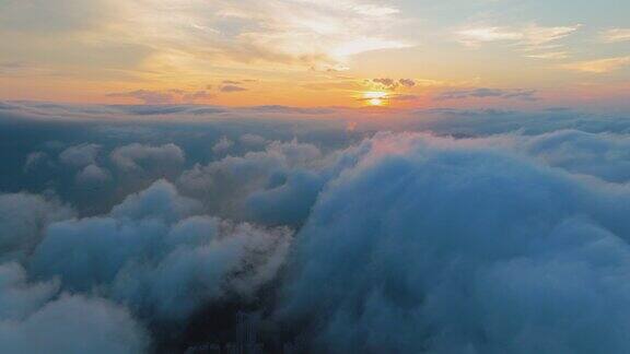 鸟瞰香港岛山上的云层