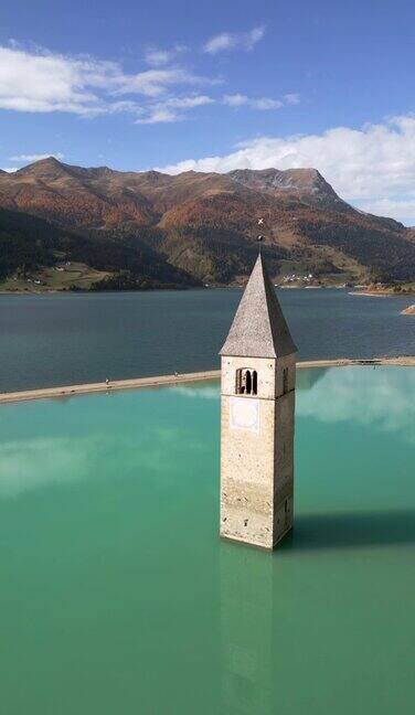 Reschensee(Reschen湖LagodiResia)和它在南蒂罗尔的水下教堂
